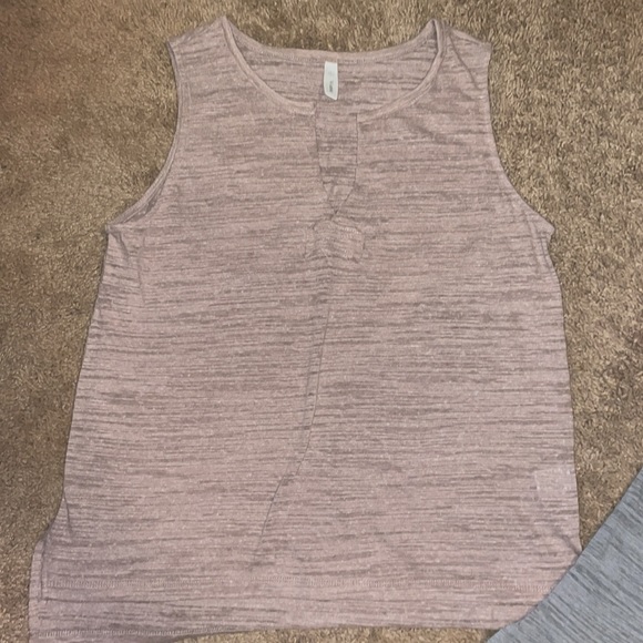 Wishlist Bundle of Two Tank Tops- Size Large - 1 Beige/Tan & 1 Gray - Picture 5 of 8